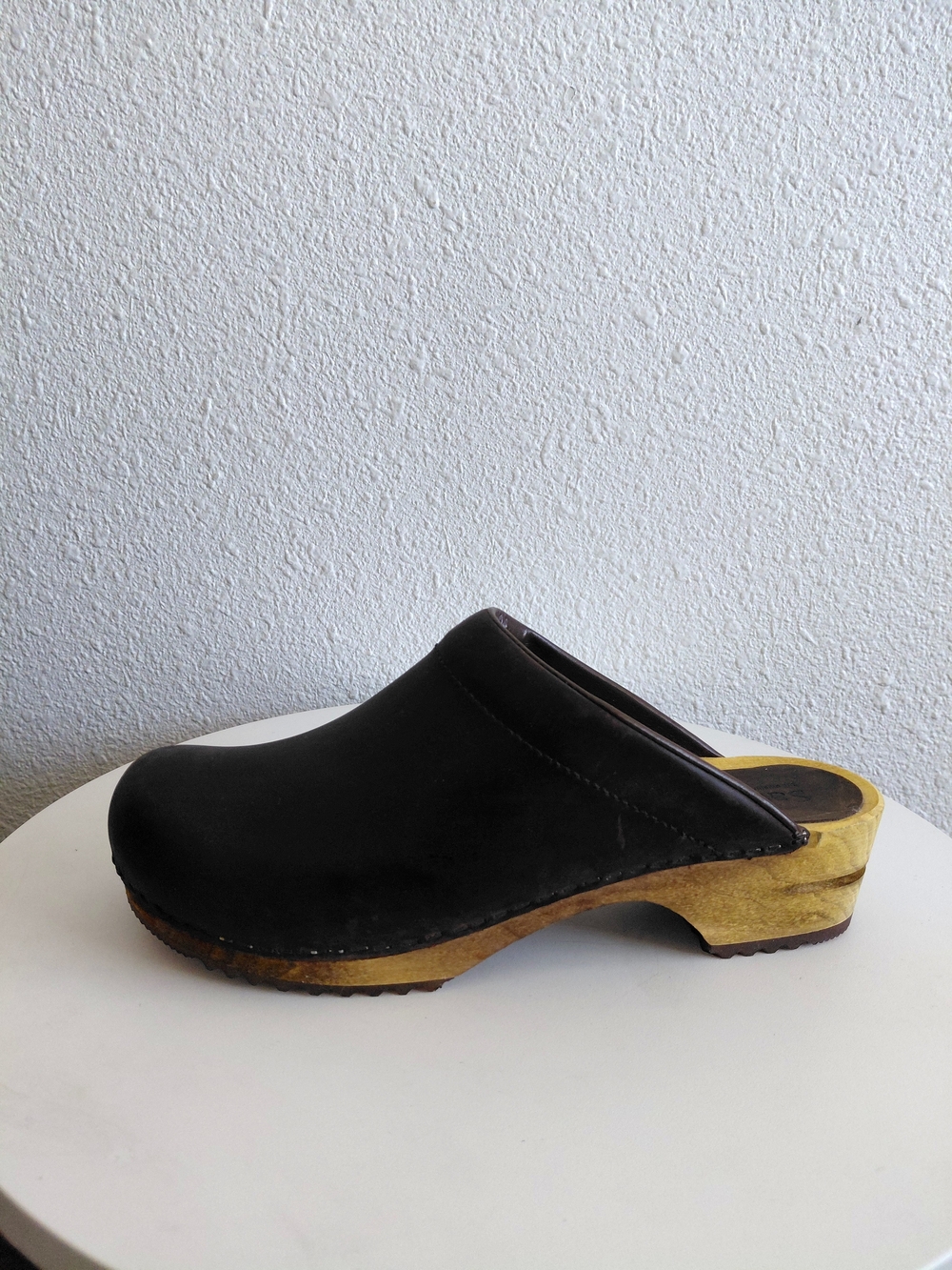 Sanita Urban Brown Leather /wood Clogs